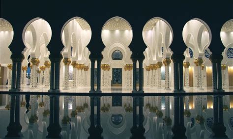 Die Moschee-Lampe! Eine faszinierende Reise durch symbolische Beleuchtung und kunstvolle Geometrien.